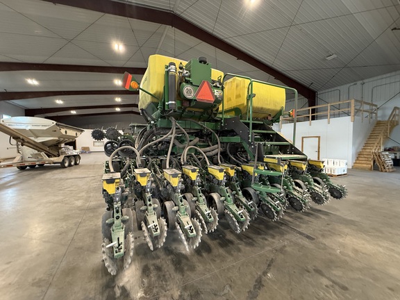 Photo of 2022 John Deere DB60