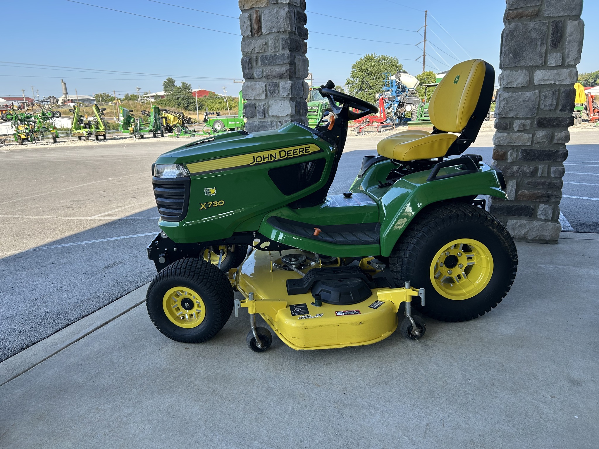 2024 John Deere X730 Image 3