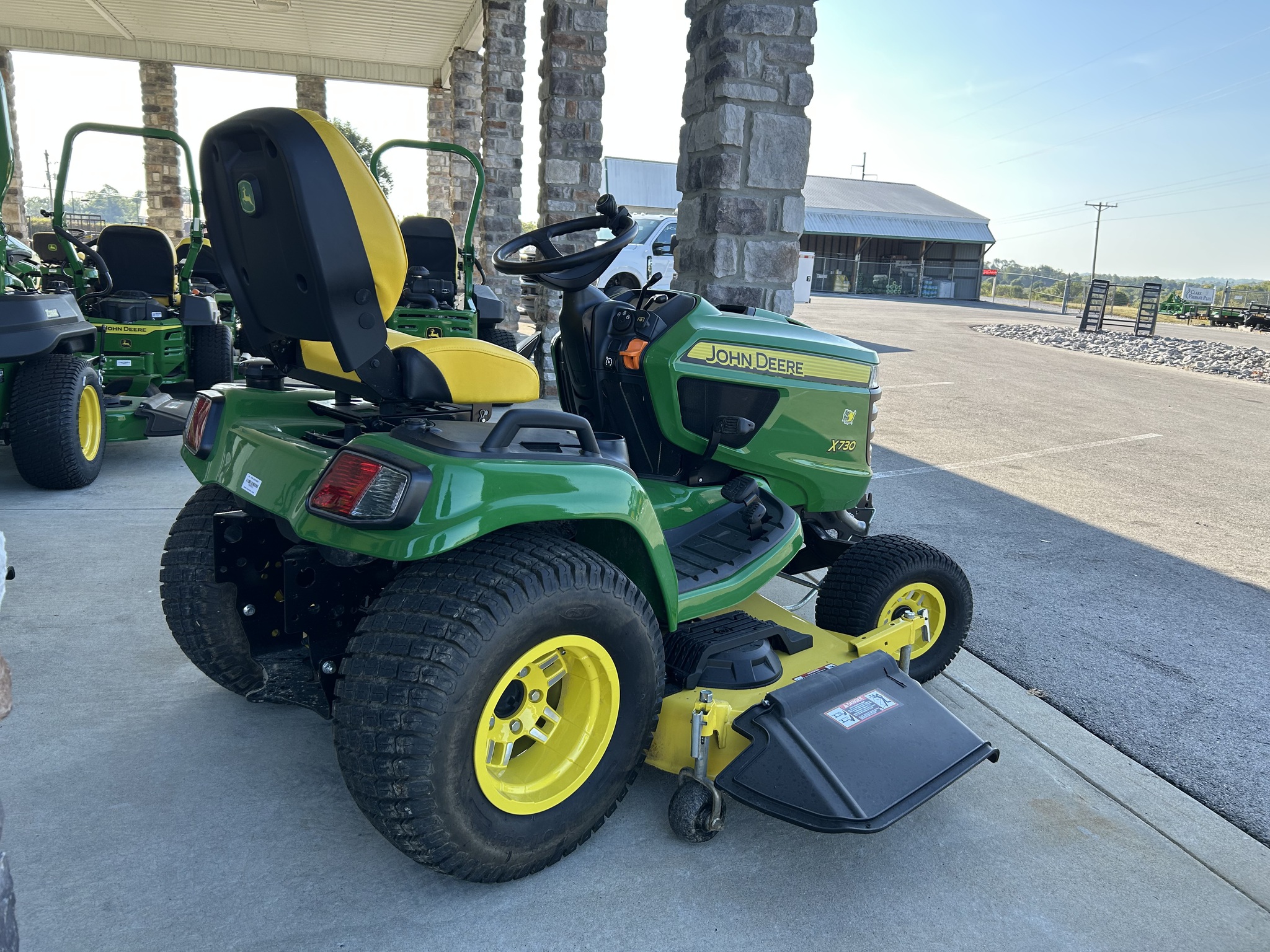 2024 John Deere X730 Image 4