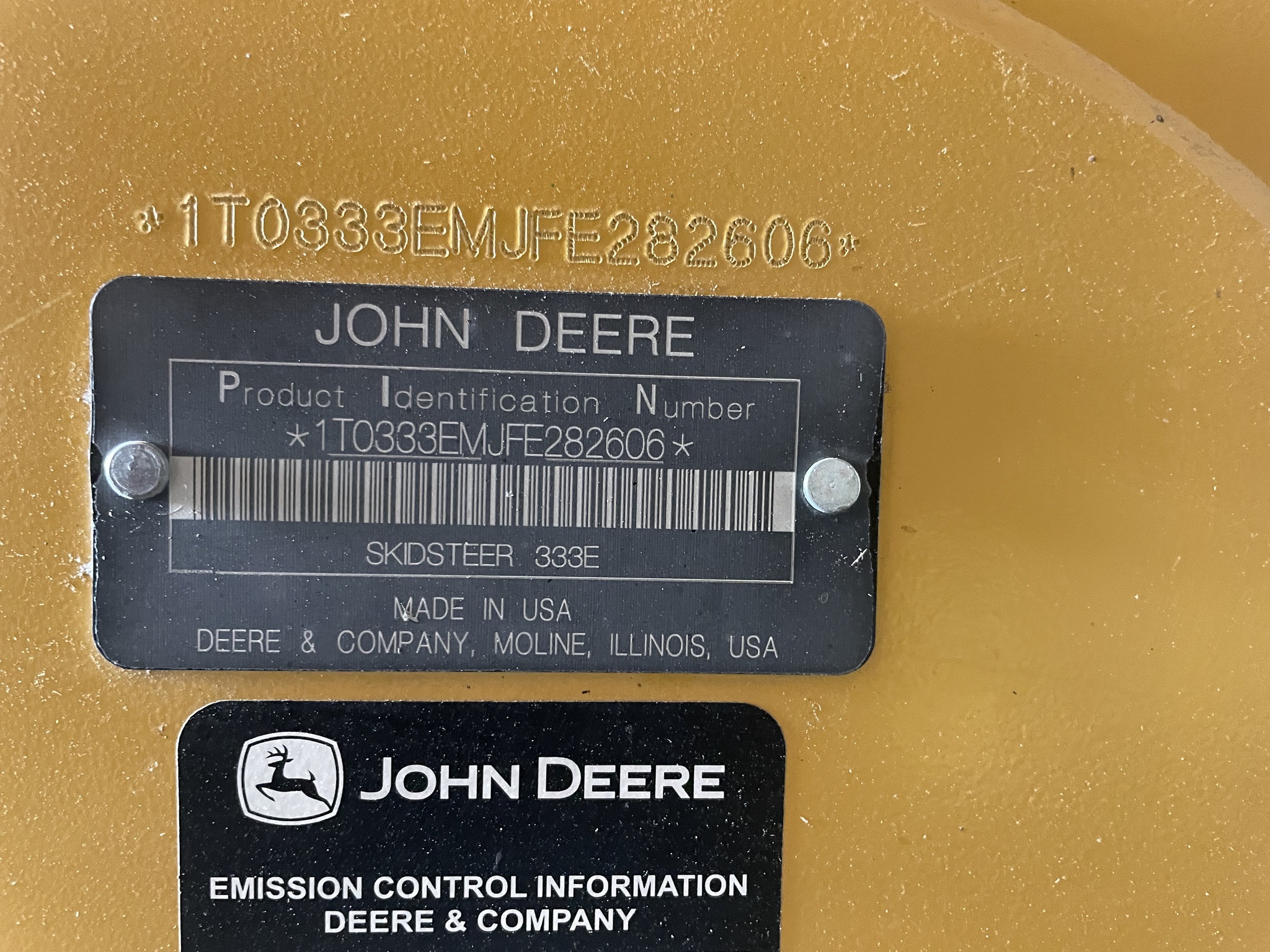 2015 John Deere 333E Image 6