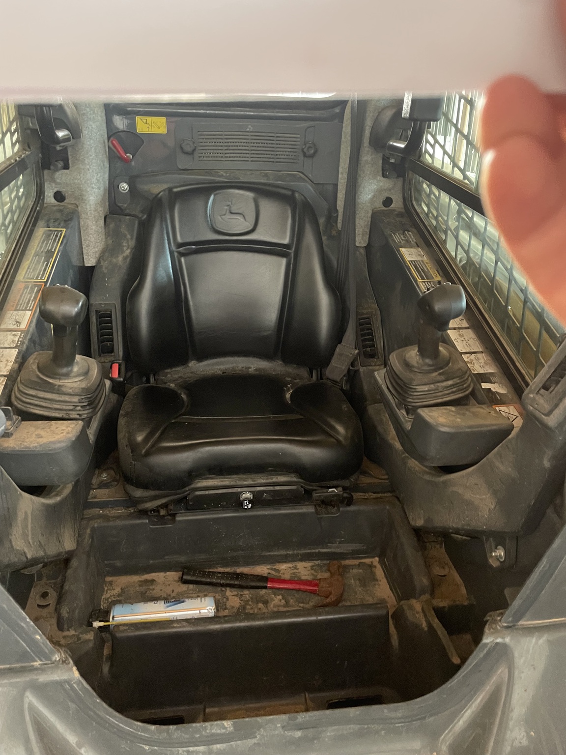 2015 John Deere 333E Image 4