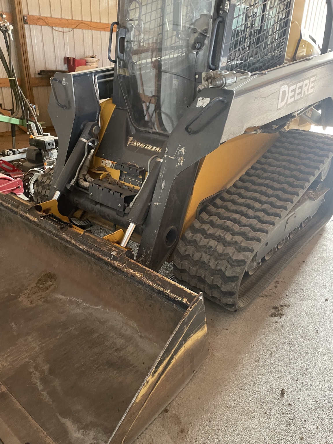 2015 John Deere 333E Image 3