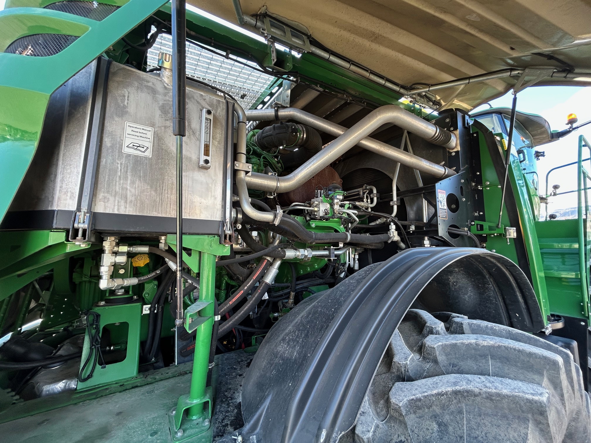 2017 John Deere 8300 Image 6