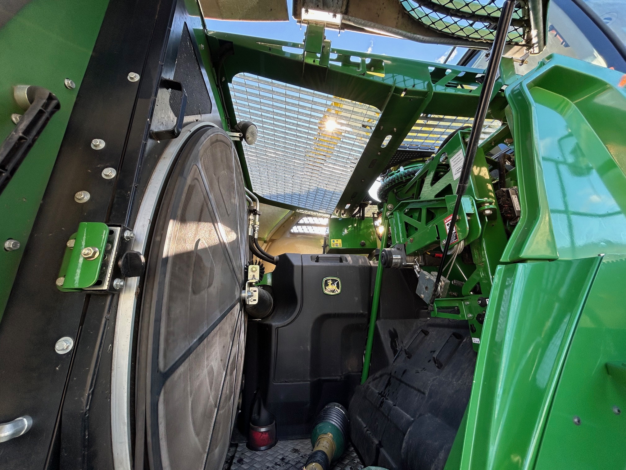 2017 John Deere 8300 Image 7