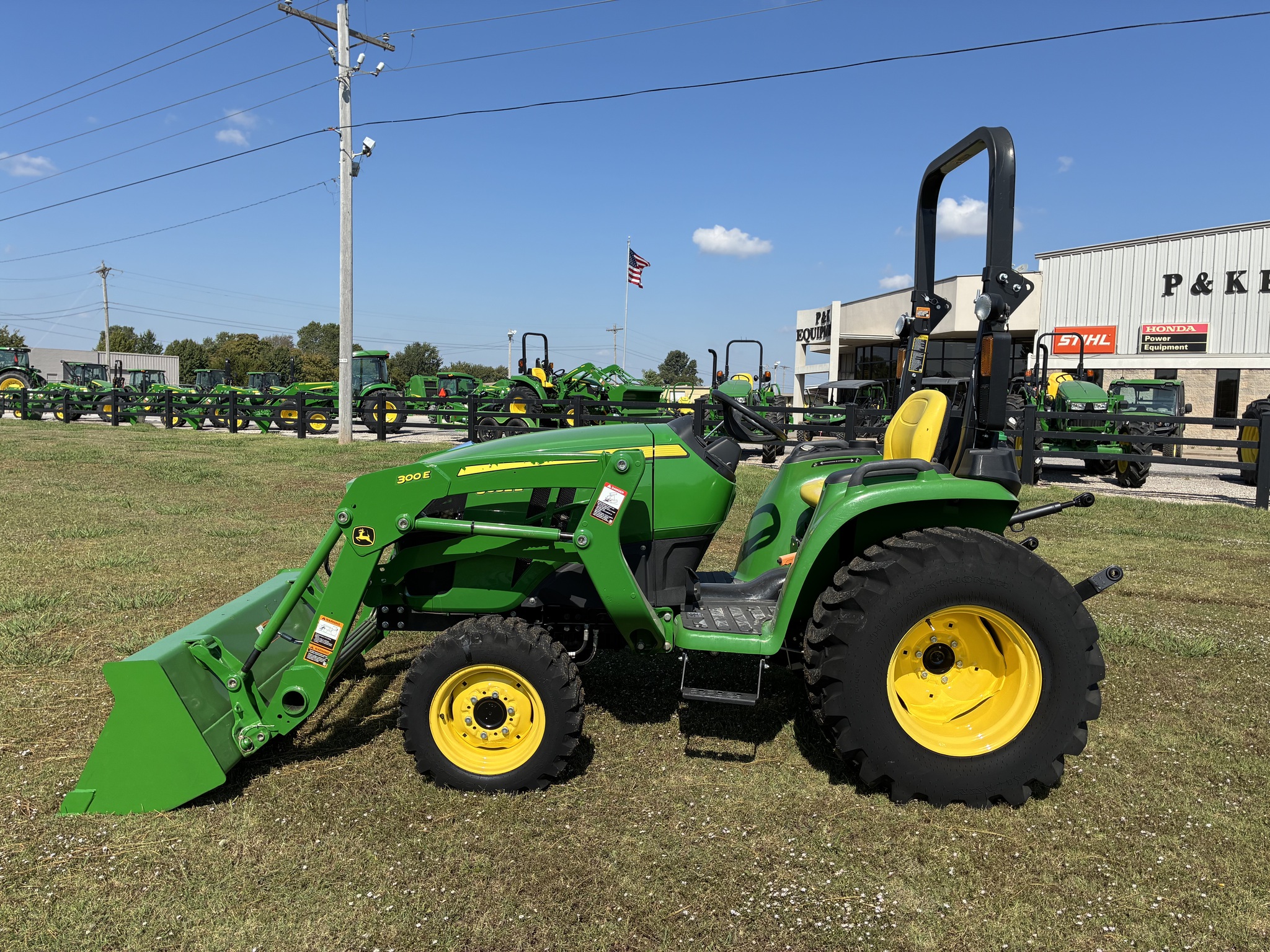 2020 John Deere 3032E Image 2