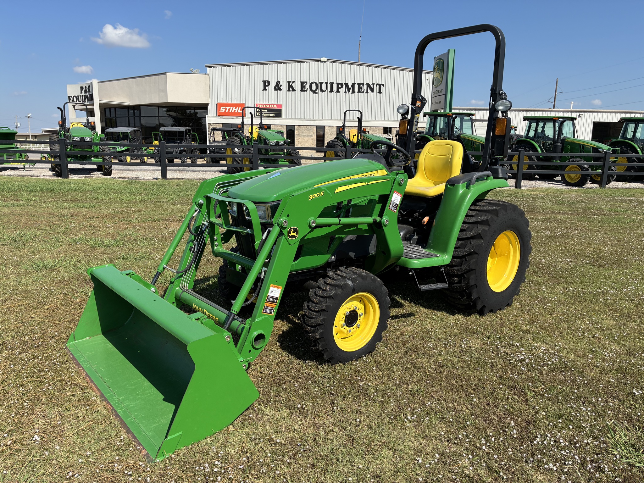 2020 John Deere 3032E Image 1