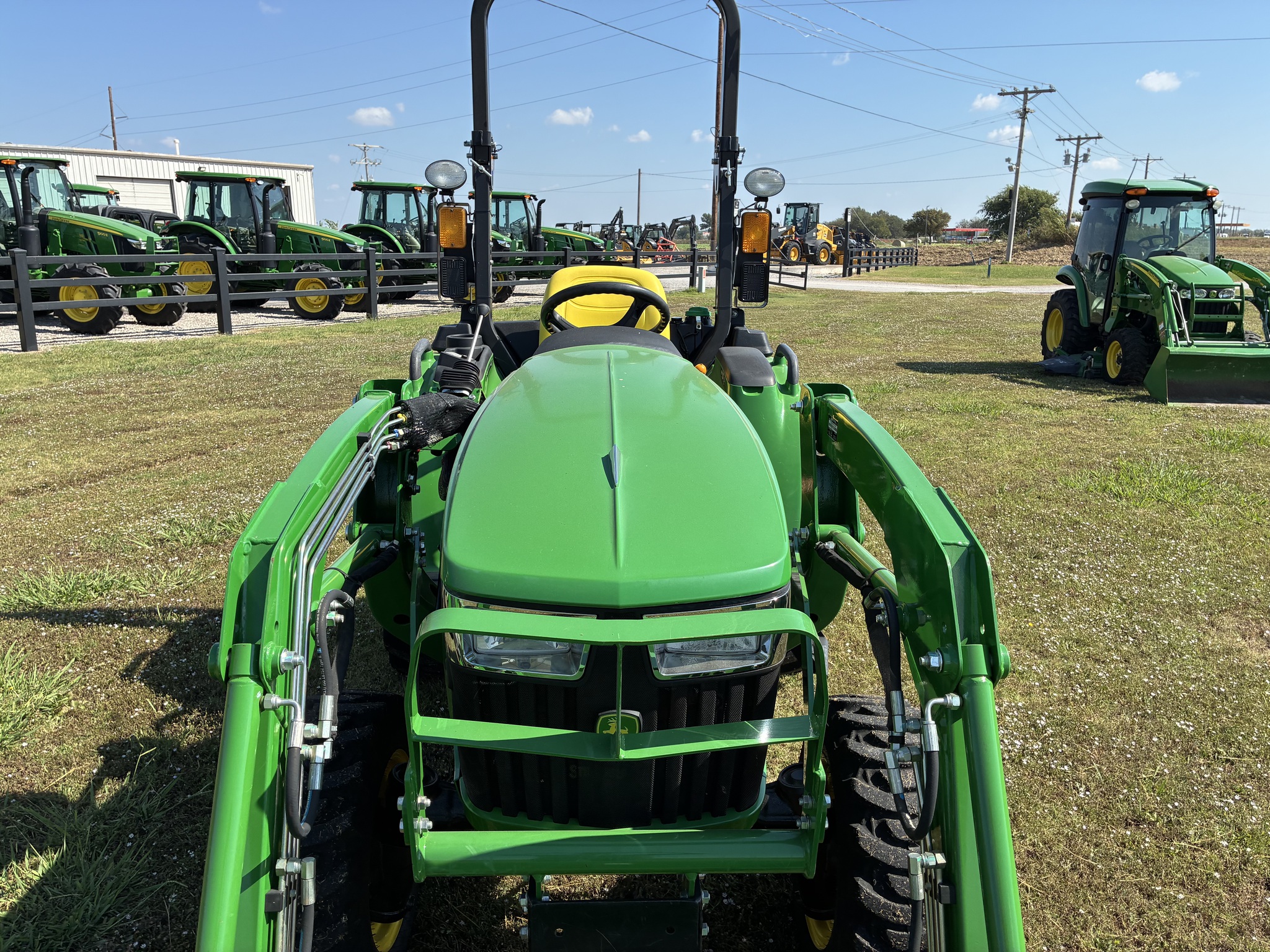 2020 John Deere 3032E Image 6