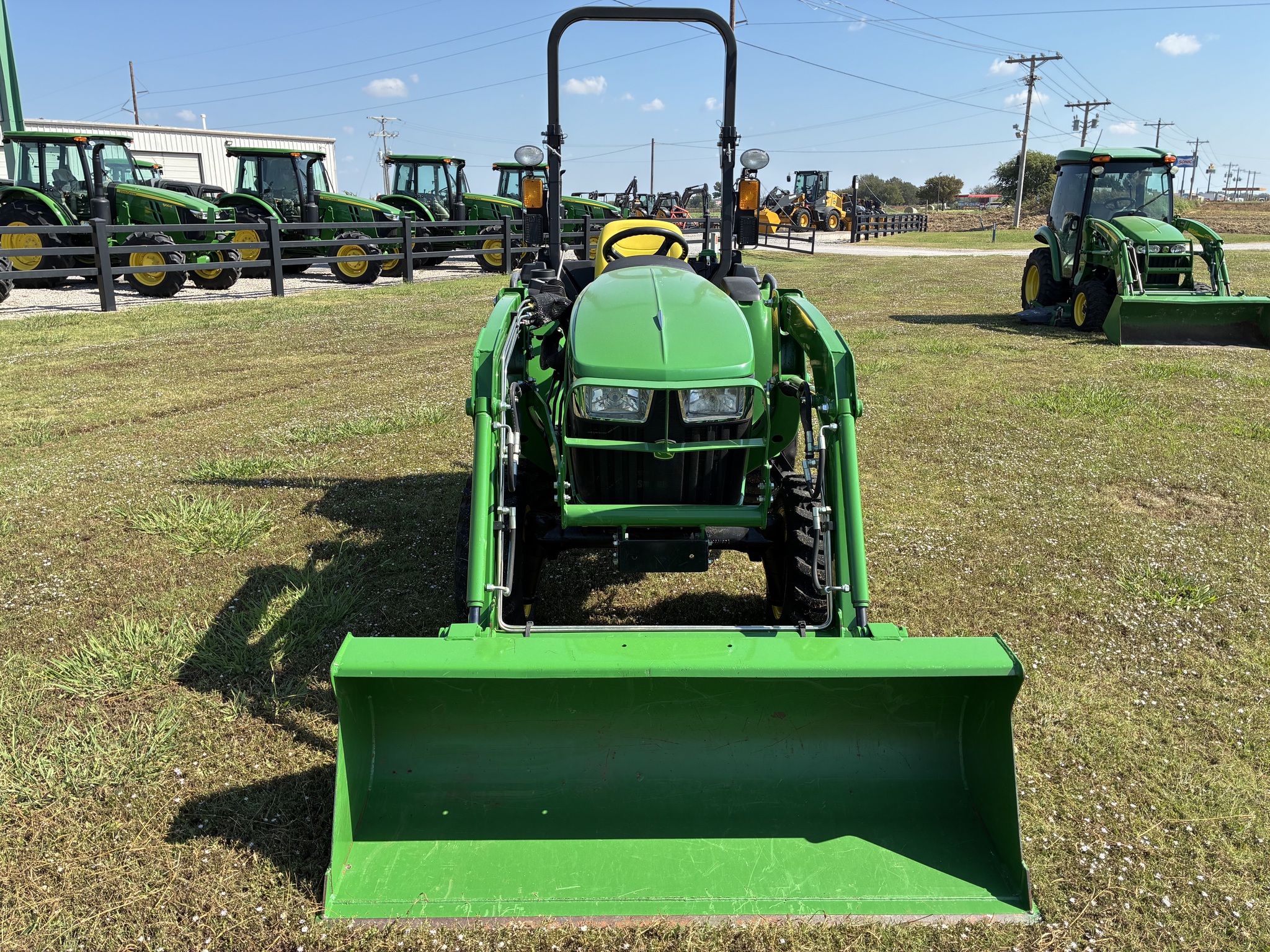 2020 John Deere 3032E Image 5