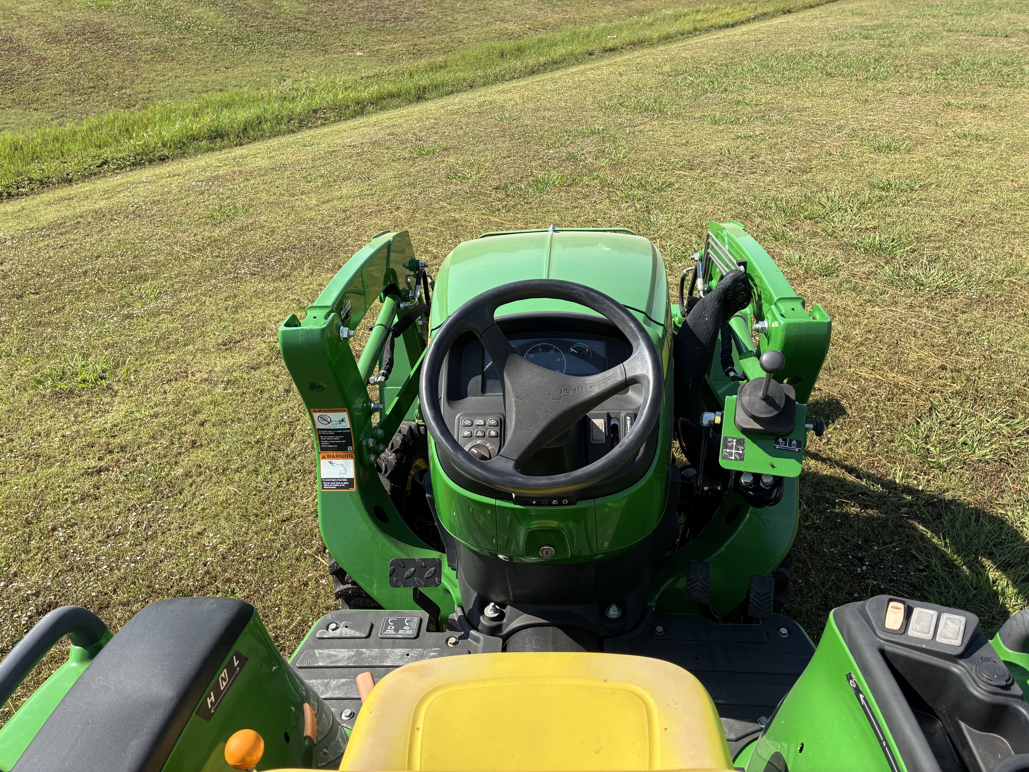 2020 John Deere 3032E Image 7