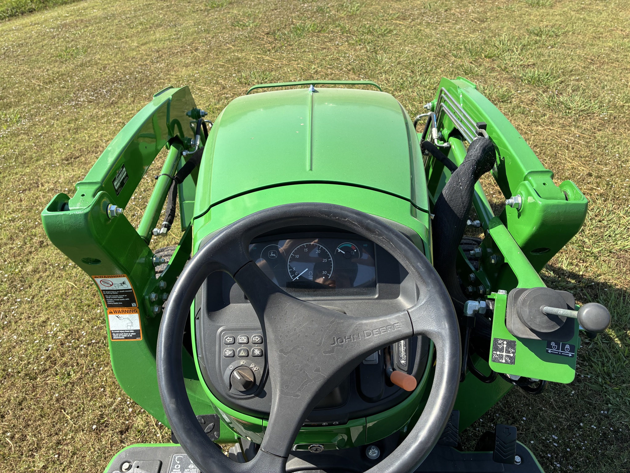 2020 John Deere 3032E Image 8