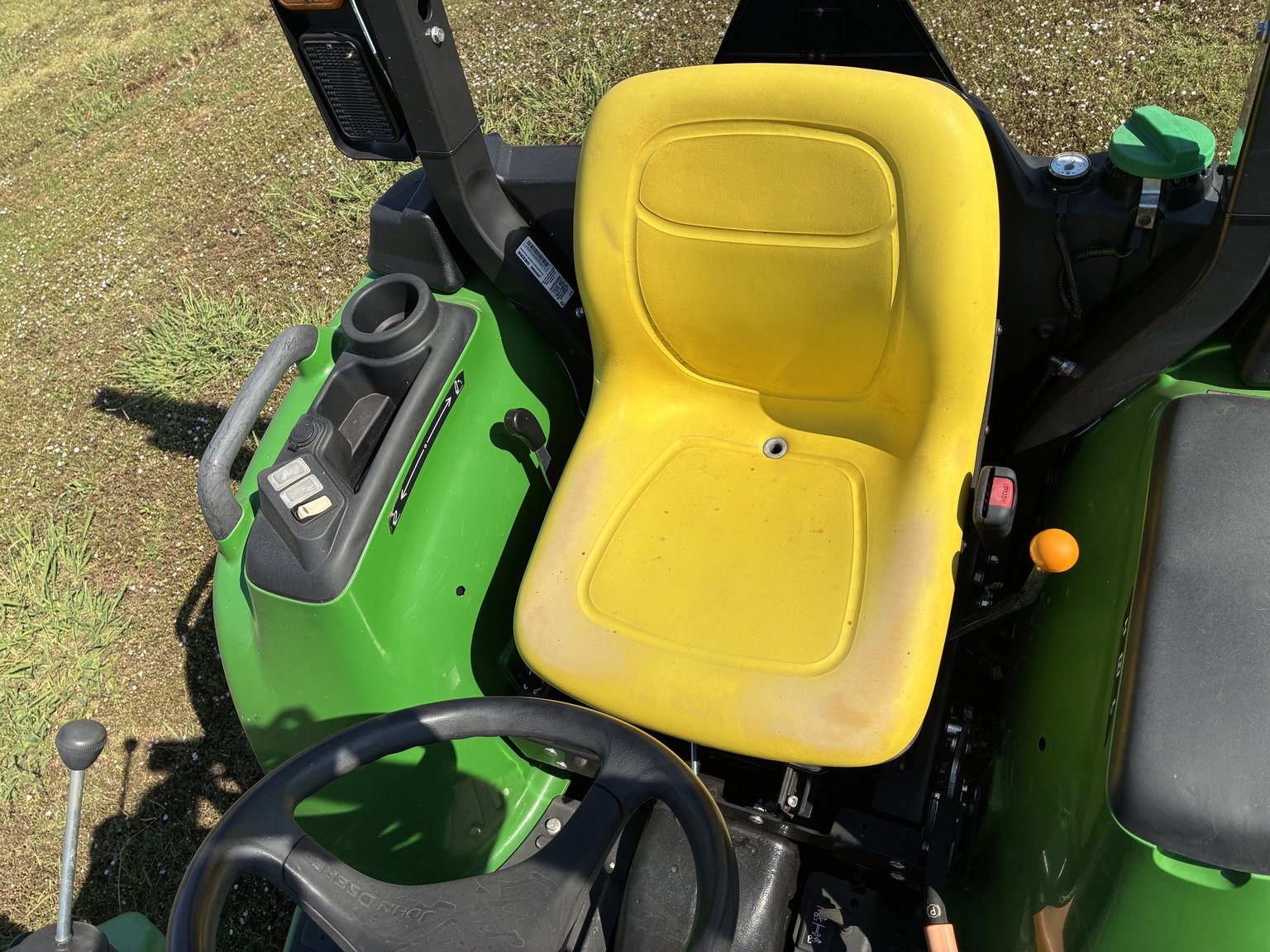 2020 John Deere 3032E Image 9