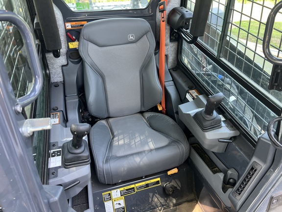 Photo of 2024 John Deere 335 P
