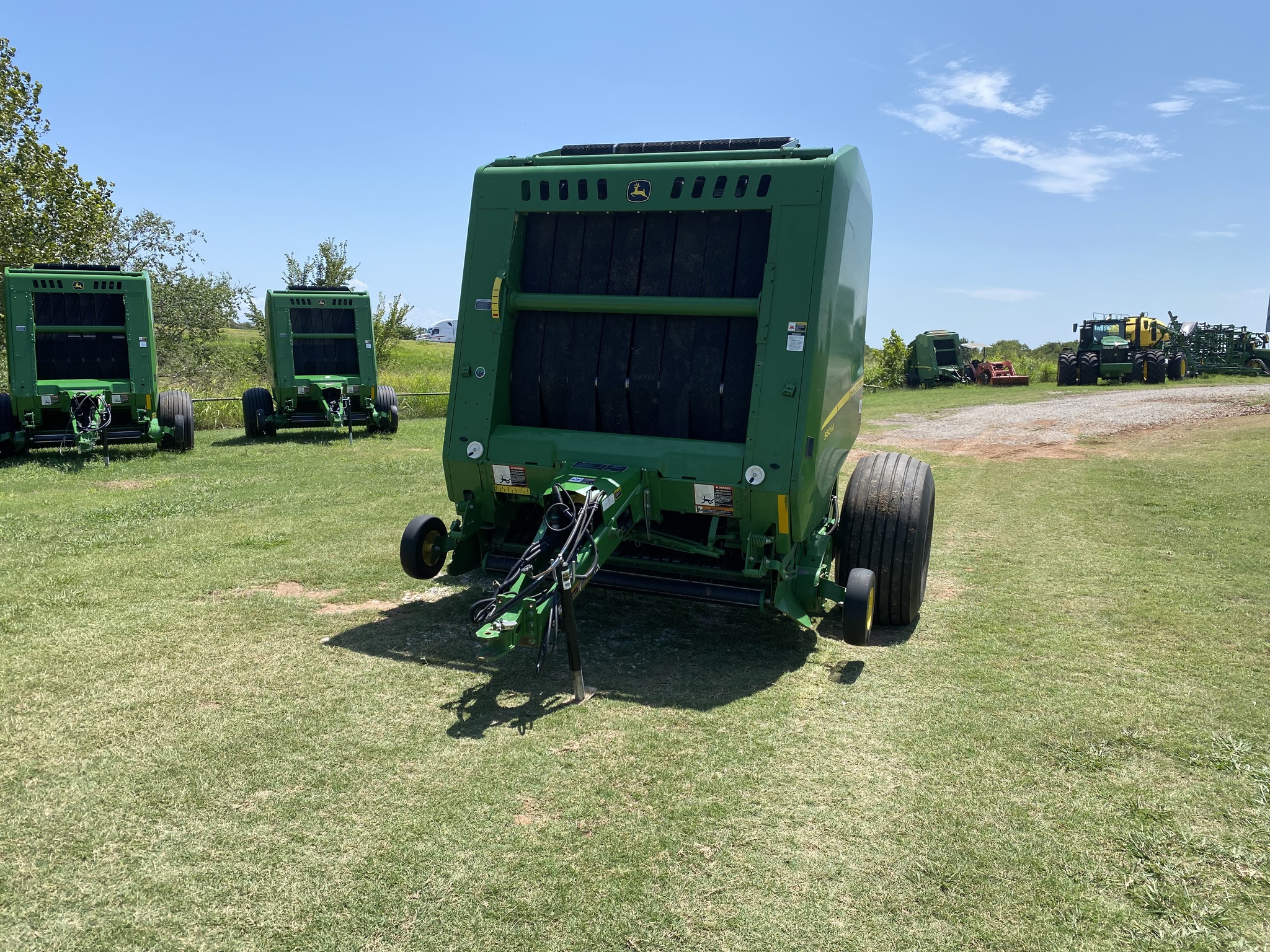 2019 John Deere 560M Image 1