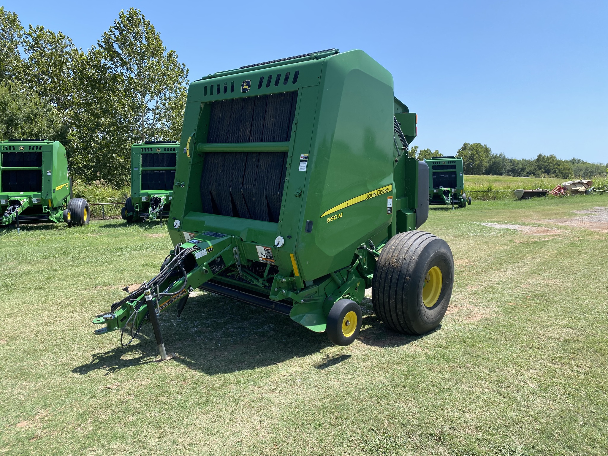 2019 John Deere 560M Image 3