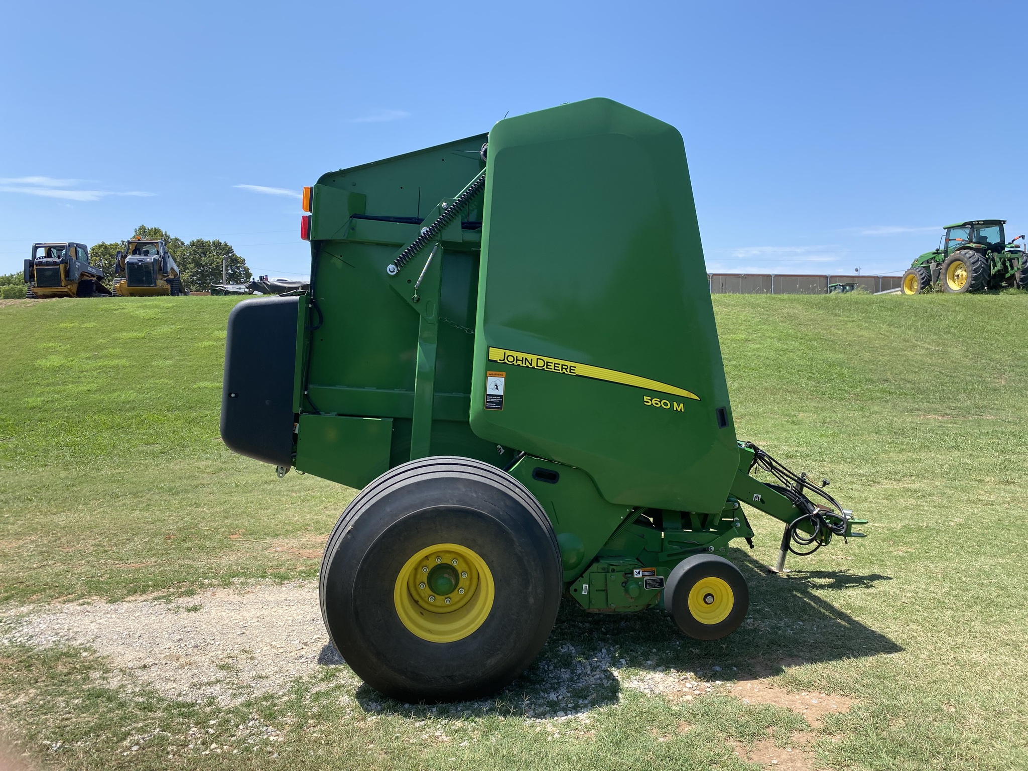 2019 John Deere 560M Image 8