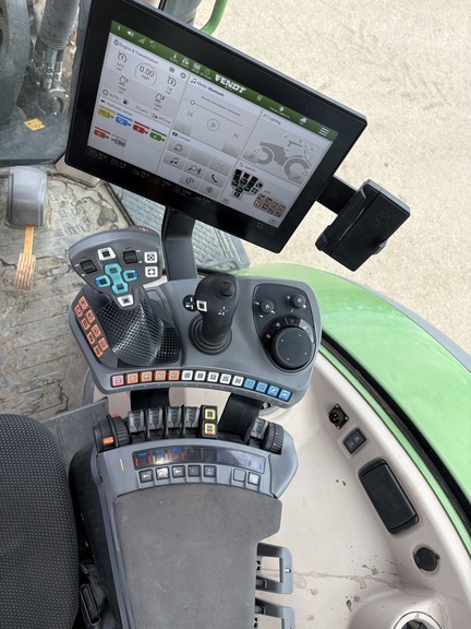 Used 2021 Fendt 716 Gen6 Tractor Row Crop Tractors at Horizon Ag & Turf in Vermilion, AB - Photo10