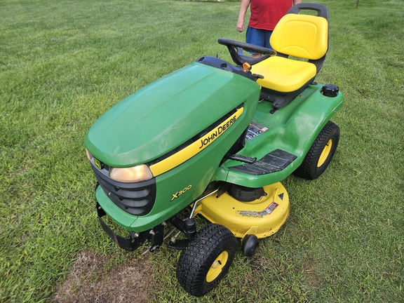 Photo of 2006 John Deere X300