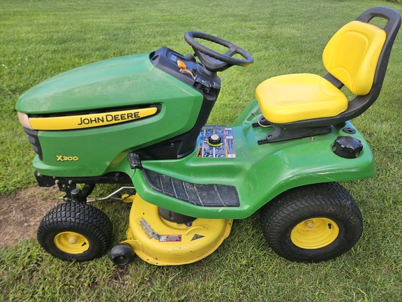 Photo of 2006 John Deere X300