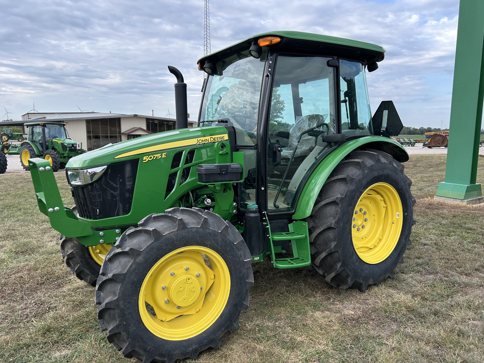  2024 John Deere 5075E at Heritage Tractor in Lockwood, MO