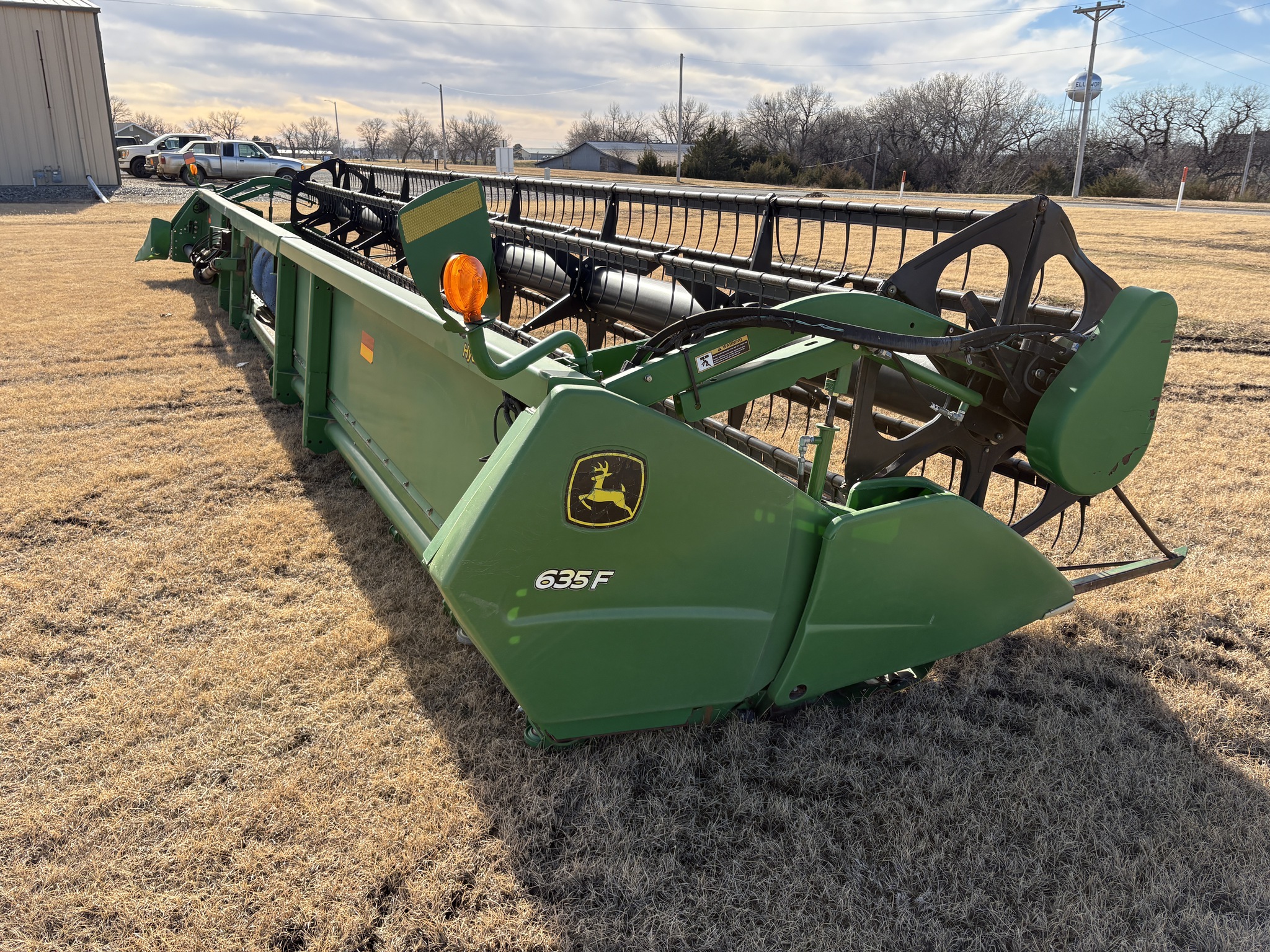 2011 John Deere 635F Image 4