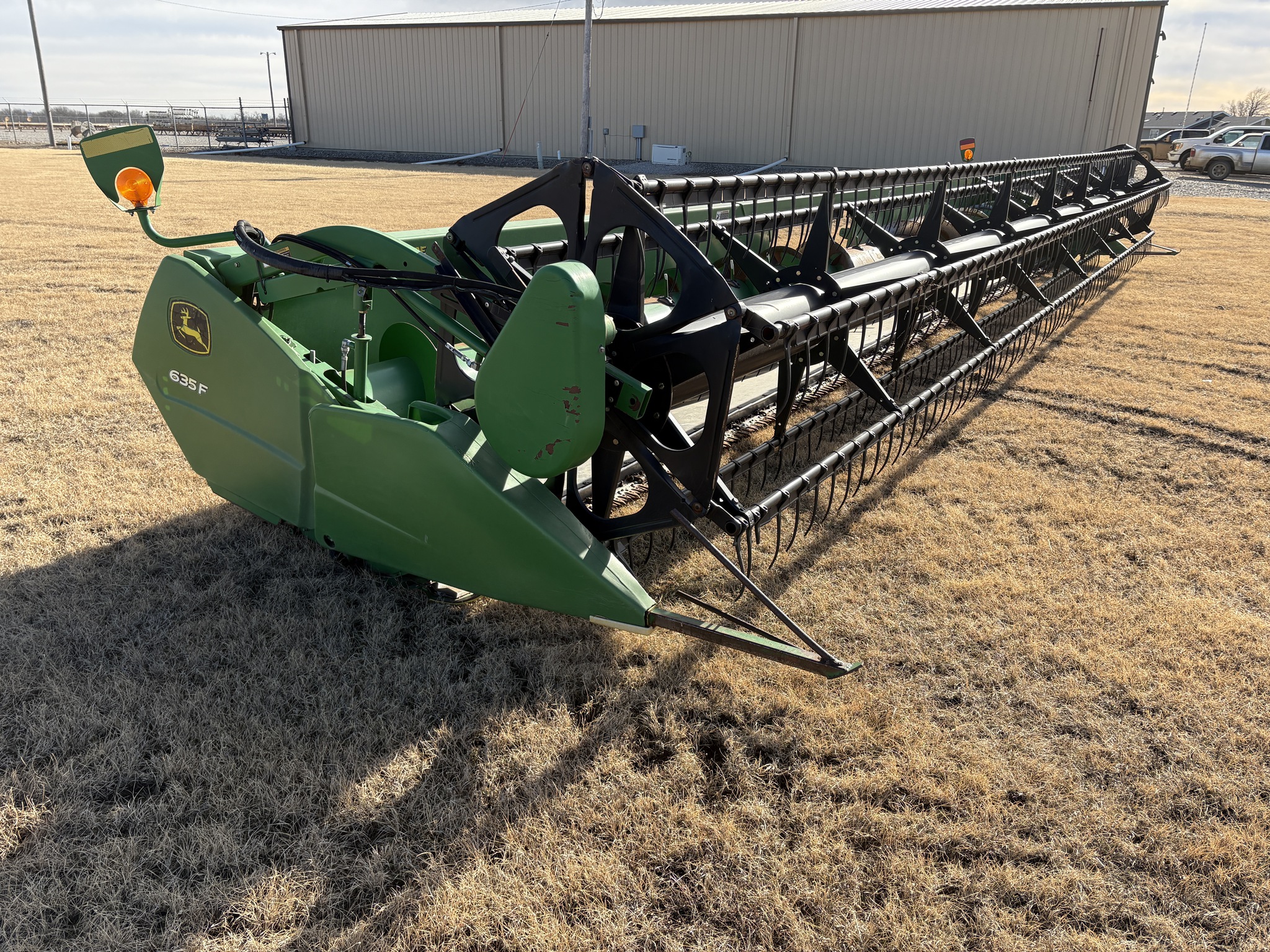 2011 John Deere 635F Image 2