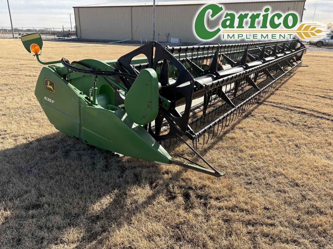 2011 John Deere 635F Image 1