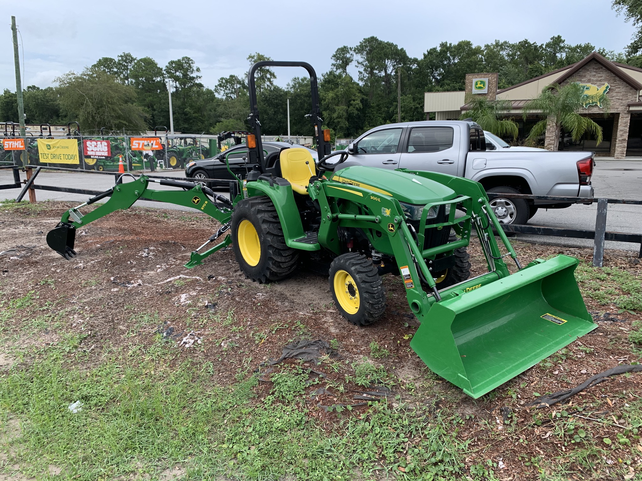 2025 John Deere 3032E Image 1