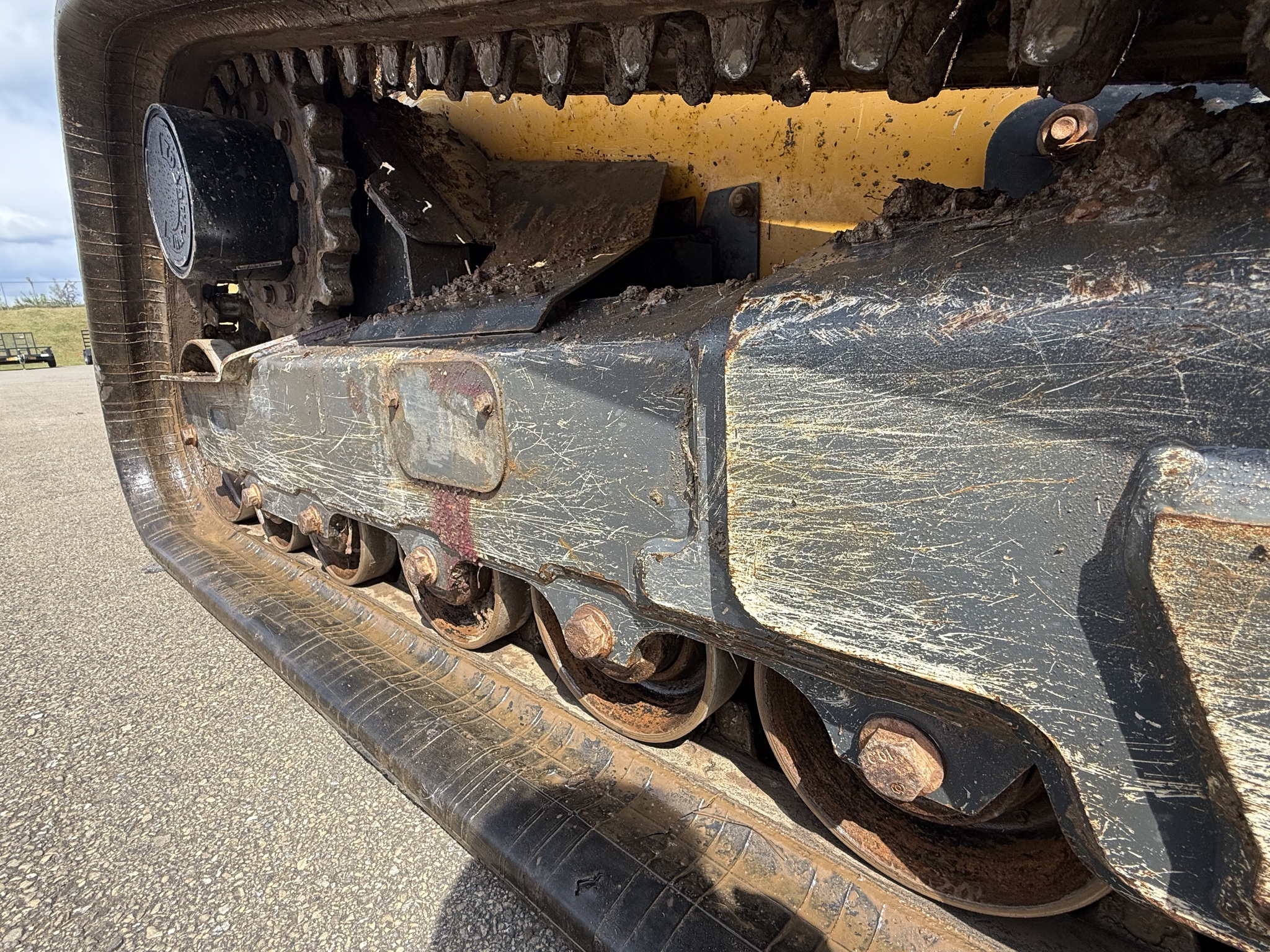 2022 John Deere 333G Image 9