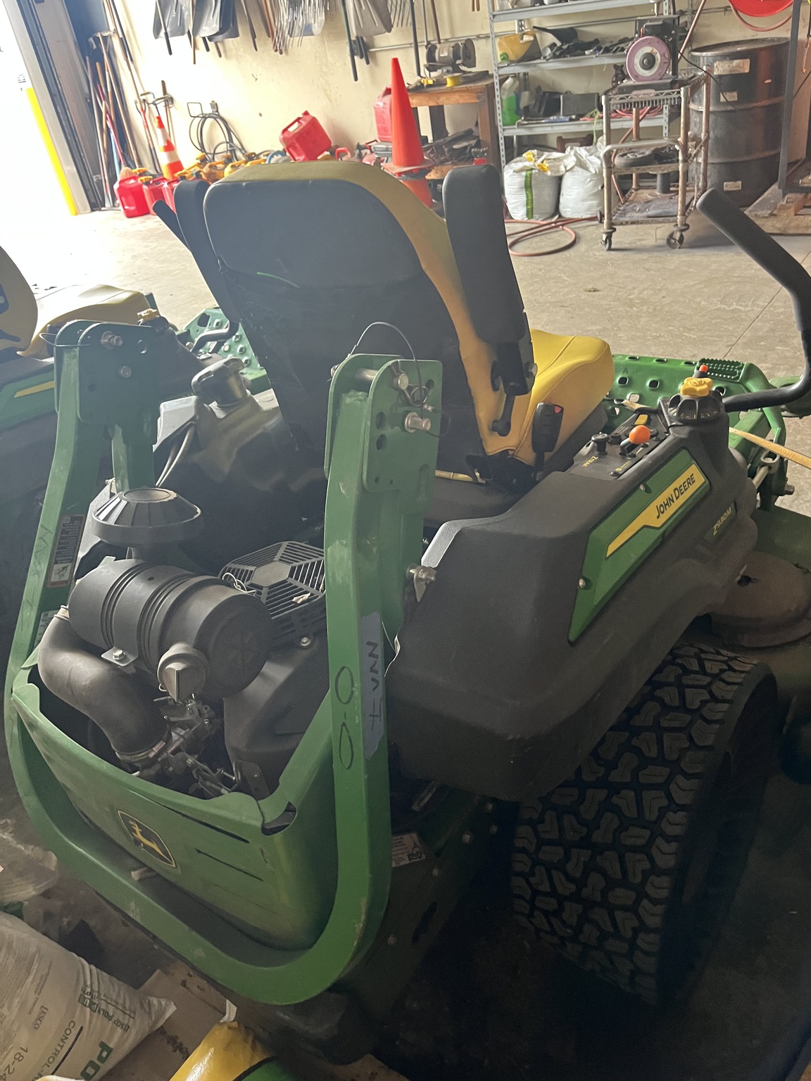 2024 John Deere Z930M Image 4