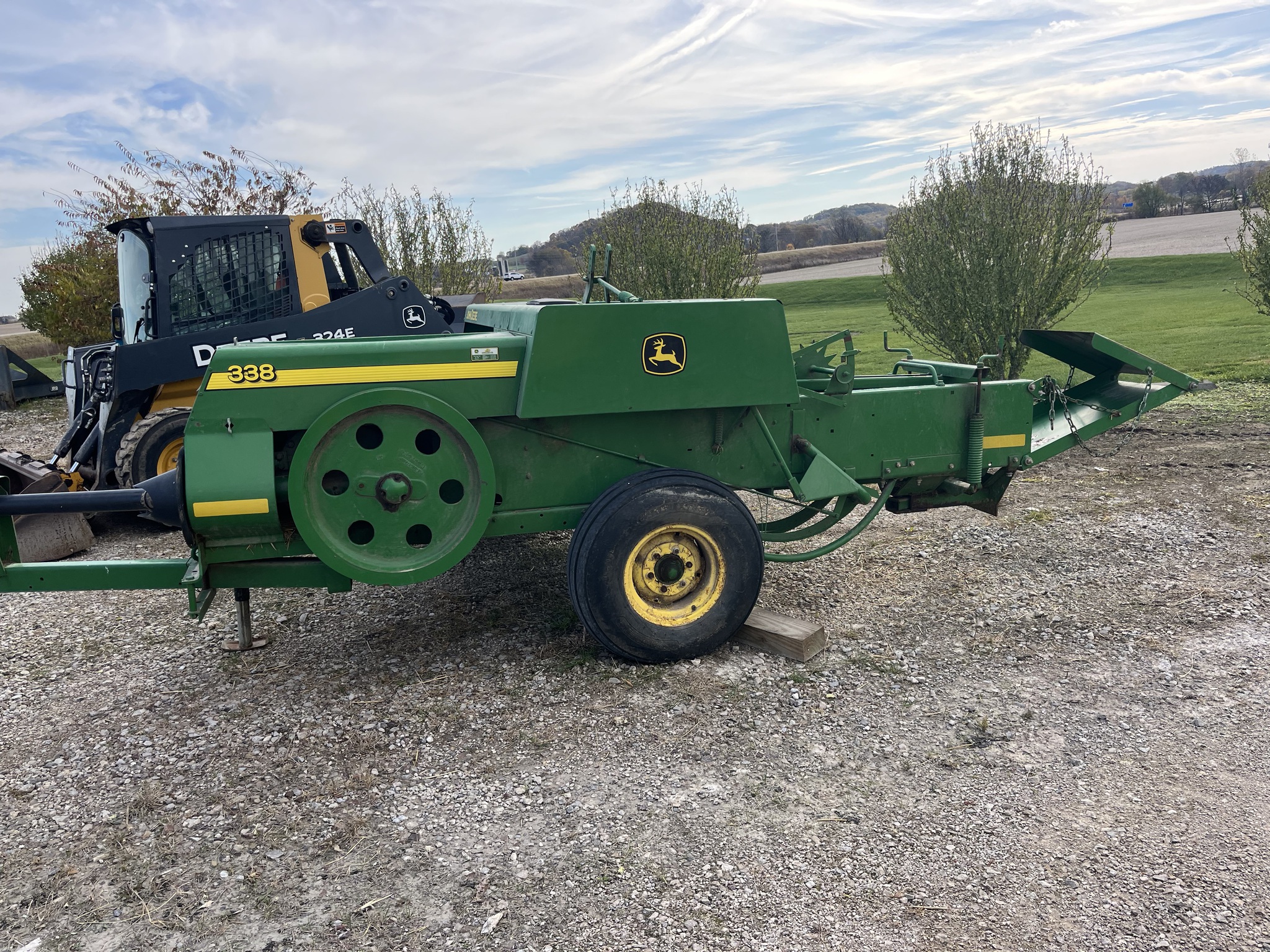 2007 John Deere 338 Image 6