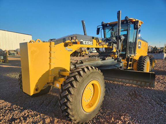 Photo of a 2024 John Deere 772G