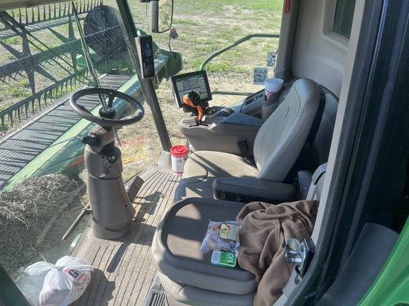 Photo of 2023 John Deere S780