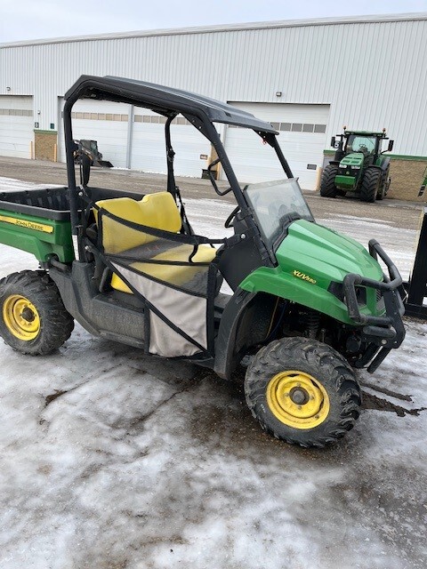 2014 John Deere XUV 550 GREEN Image 2