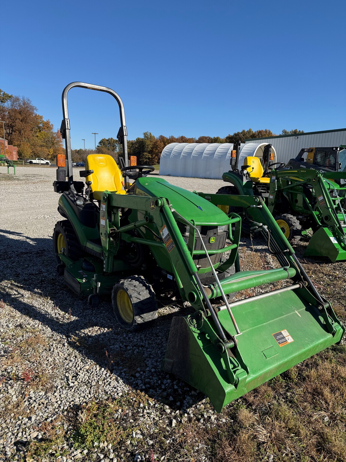 2016 John Deere 1025R Image 1
