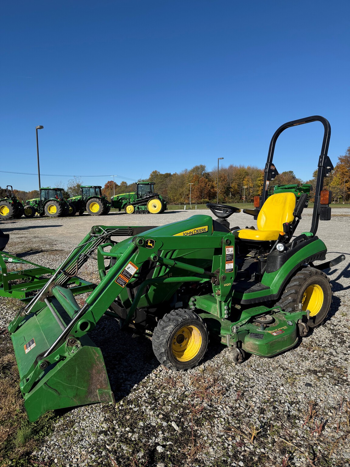 2016 John Deere 1025R Image 5