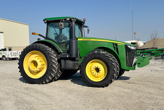 2013 John-Deere 8335R
