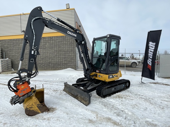 Photo of a 2024 John Deere 35 P
