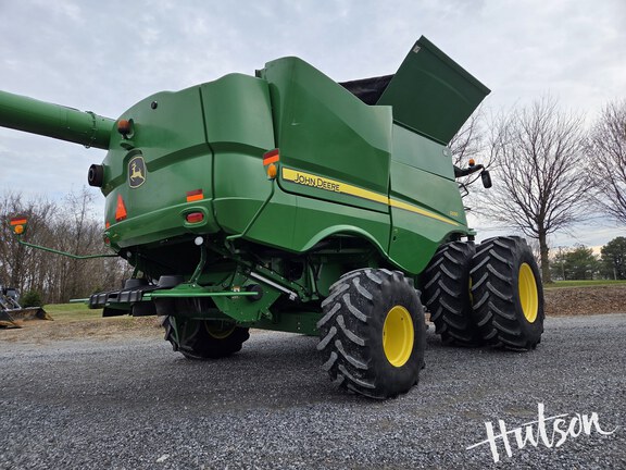 Photo of 2014 John Deere S690