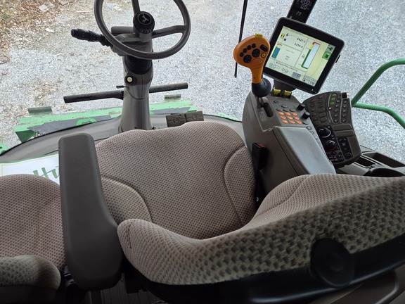 Photo of 2014 John Deere S690
