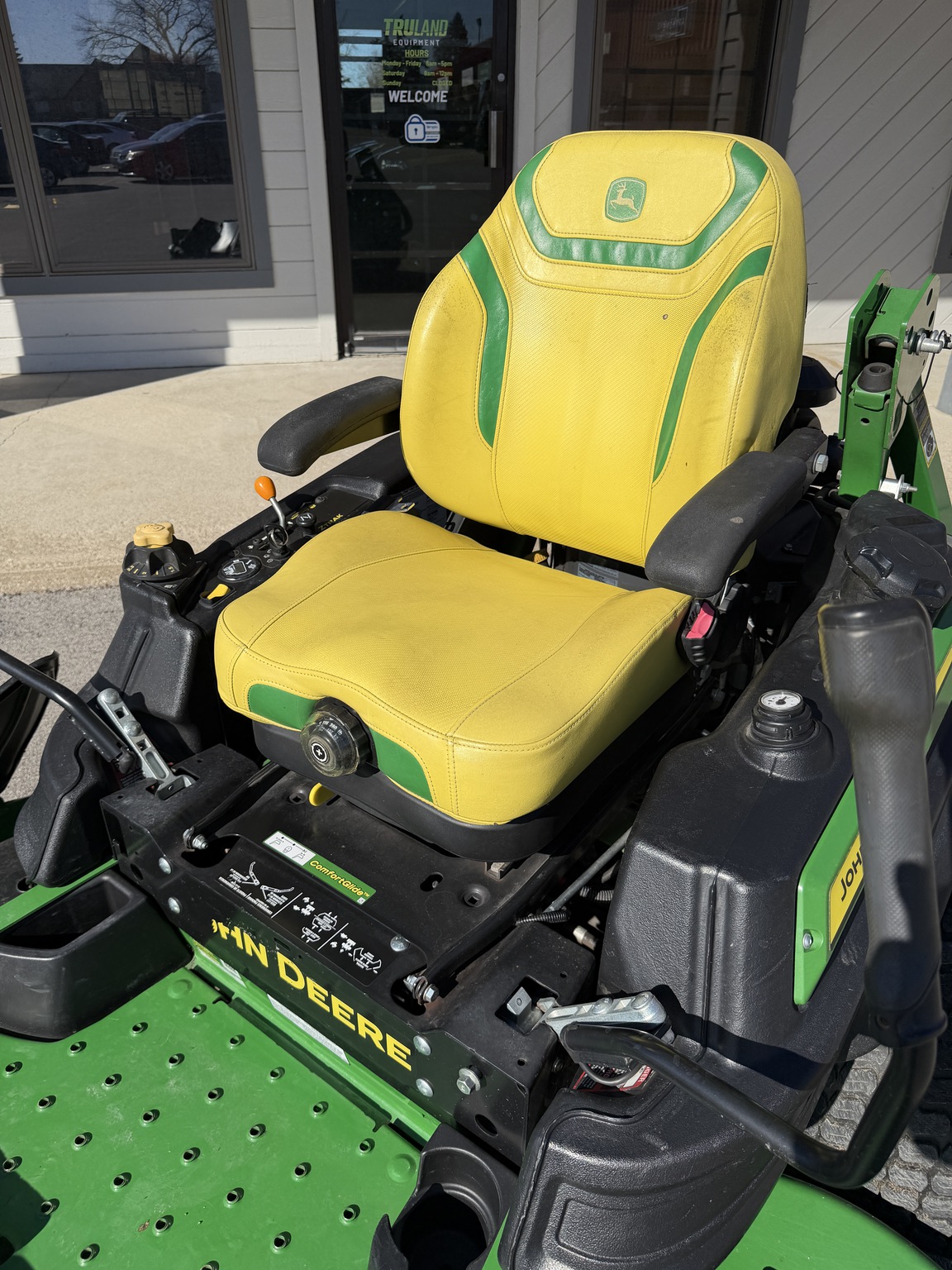 2023 John Deere Z970R Image 9