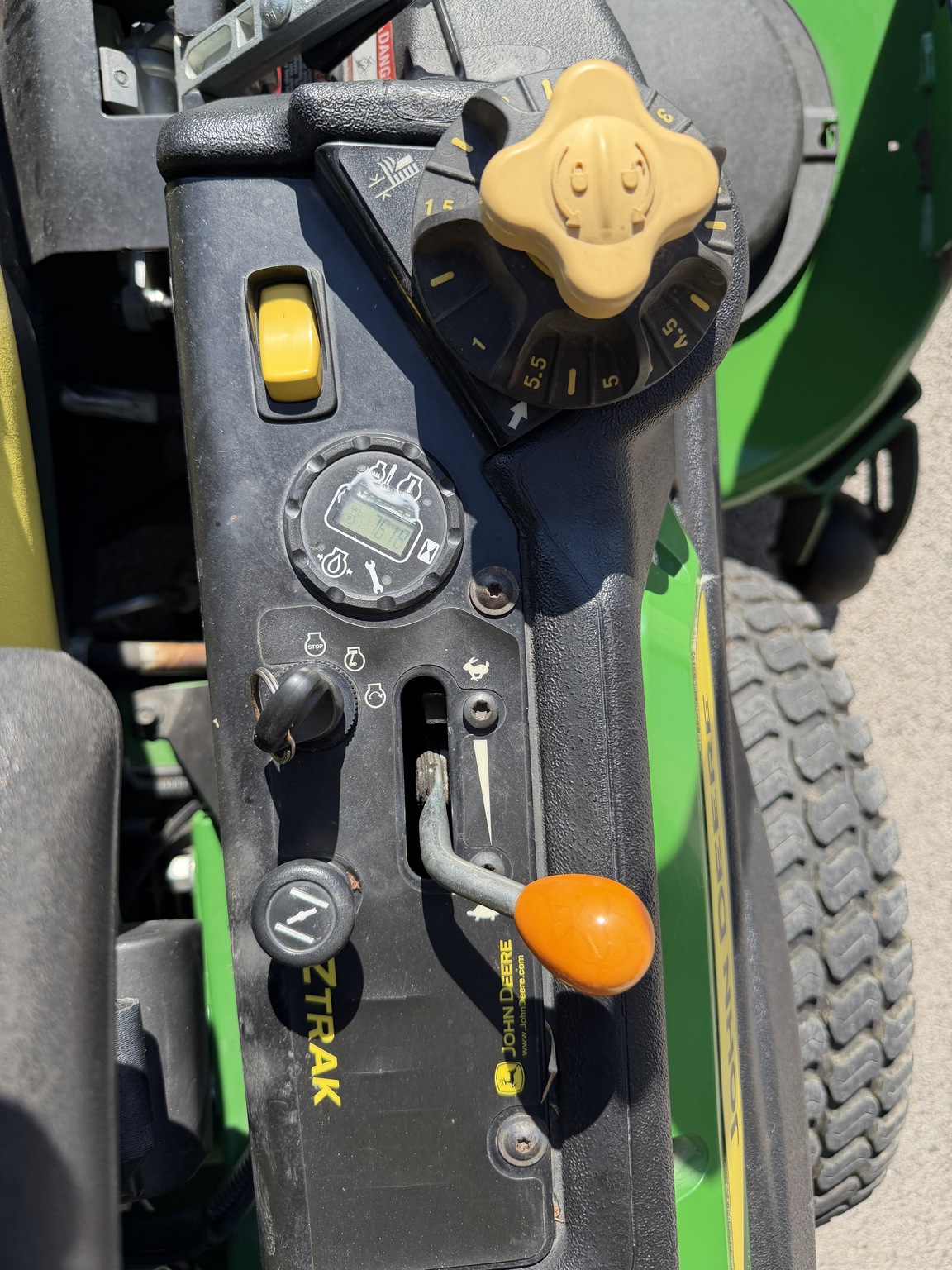 2023 John Deere Z970R Image 10