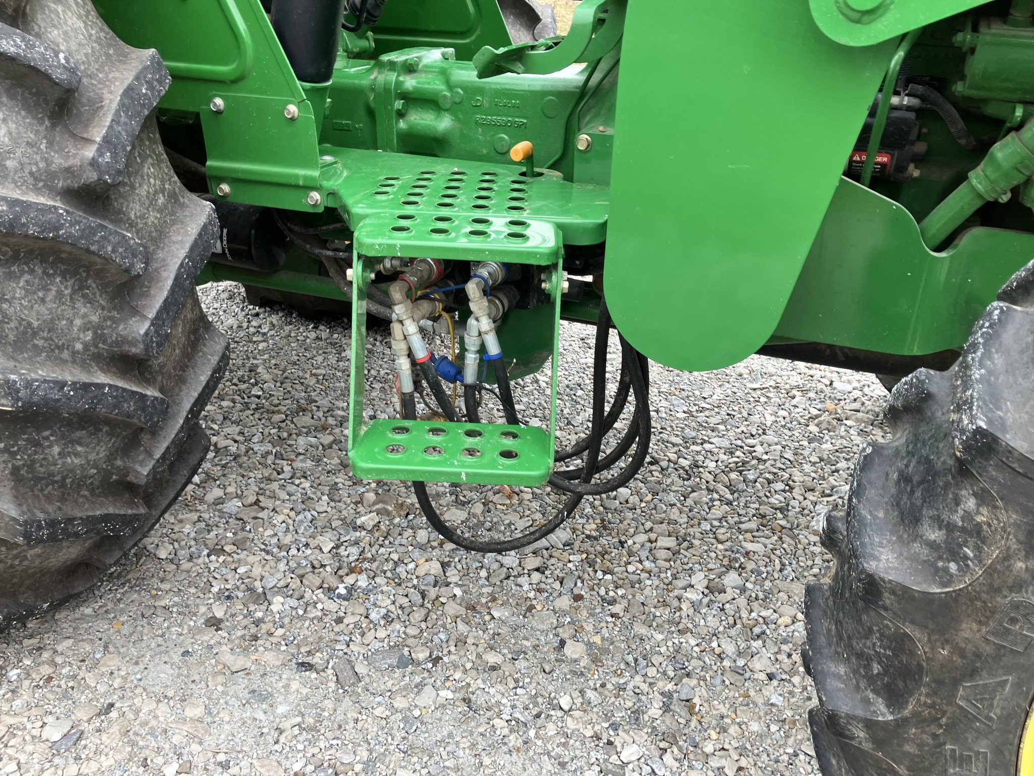 2010 John Deere 5075E Image 8