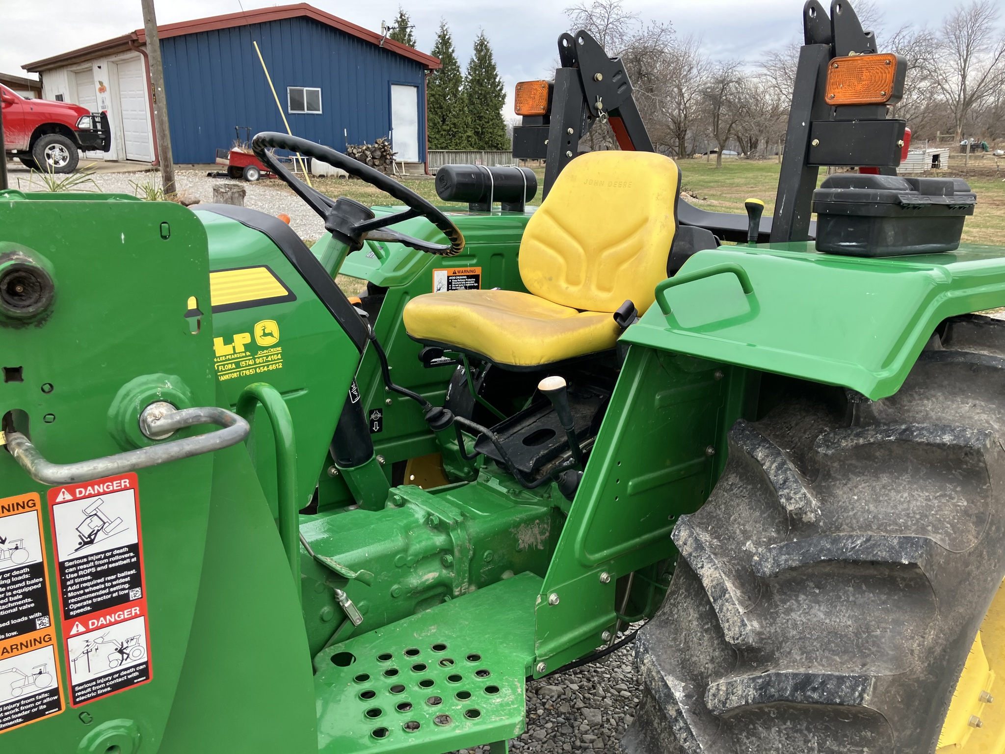 2010 John Deere 5075E Image 3