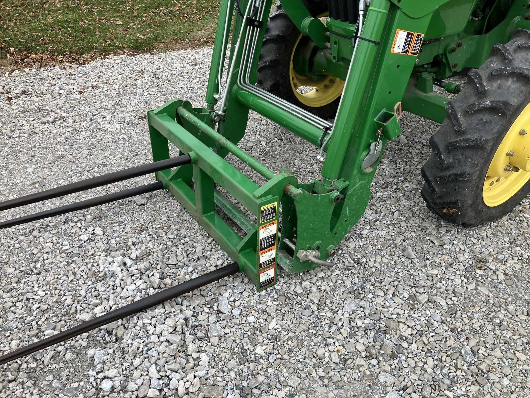 2010 John Deere 5075E Image 14