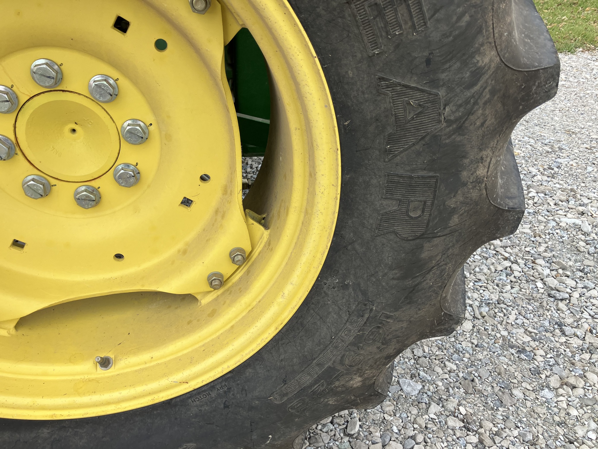 2010 John Deere 5075E Image 10