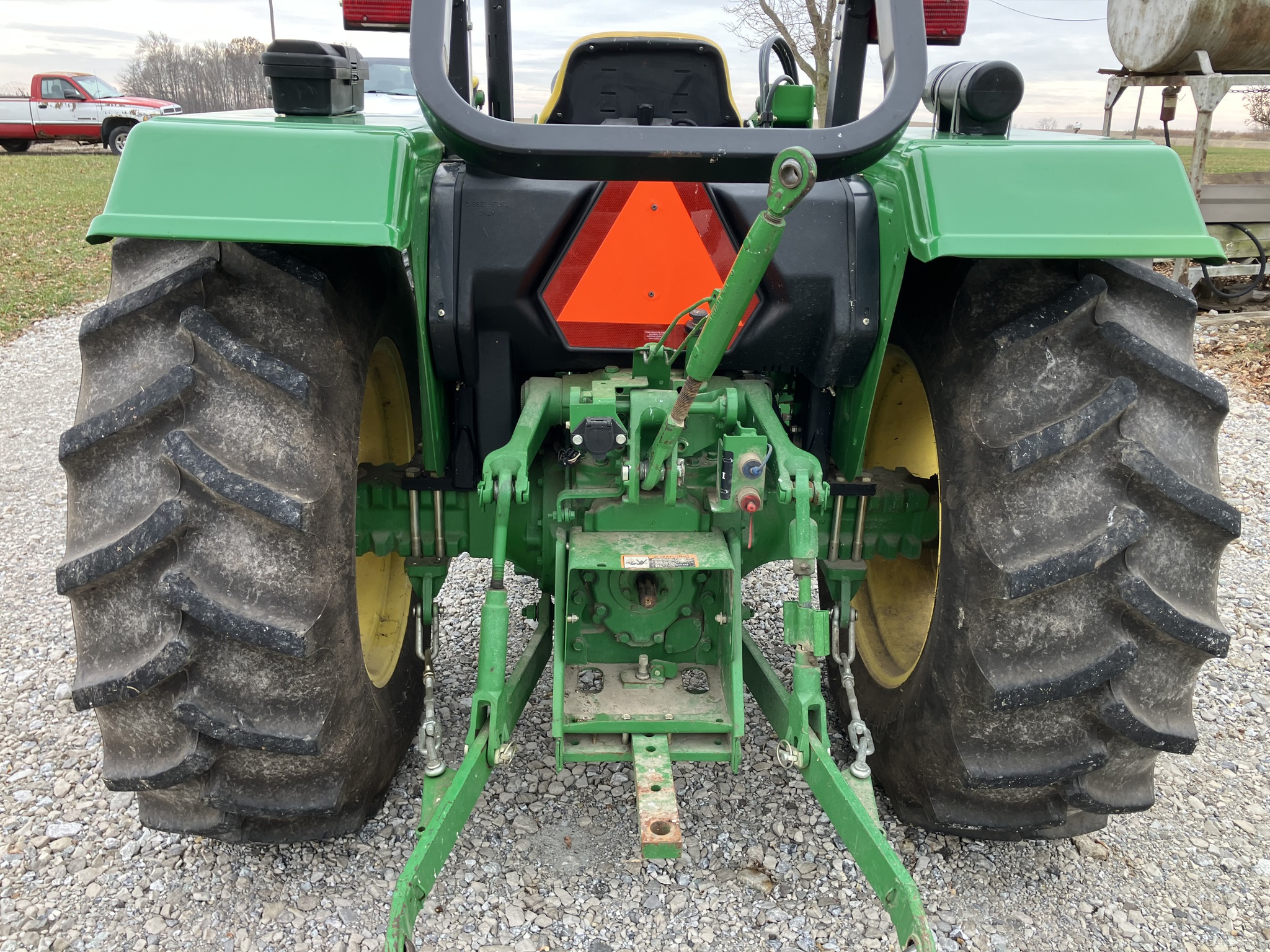 2010 John Deere 5075E Image 7