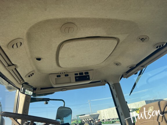 Photo of 2015 John Deere 8320R