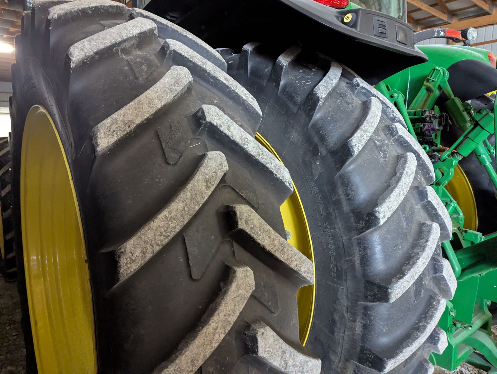 2017 John Deere 8320R Image 8