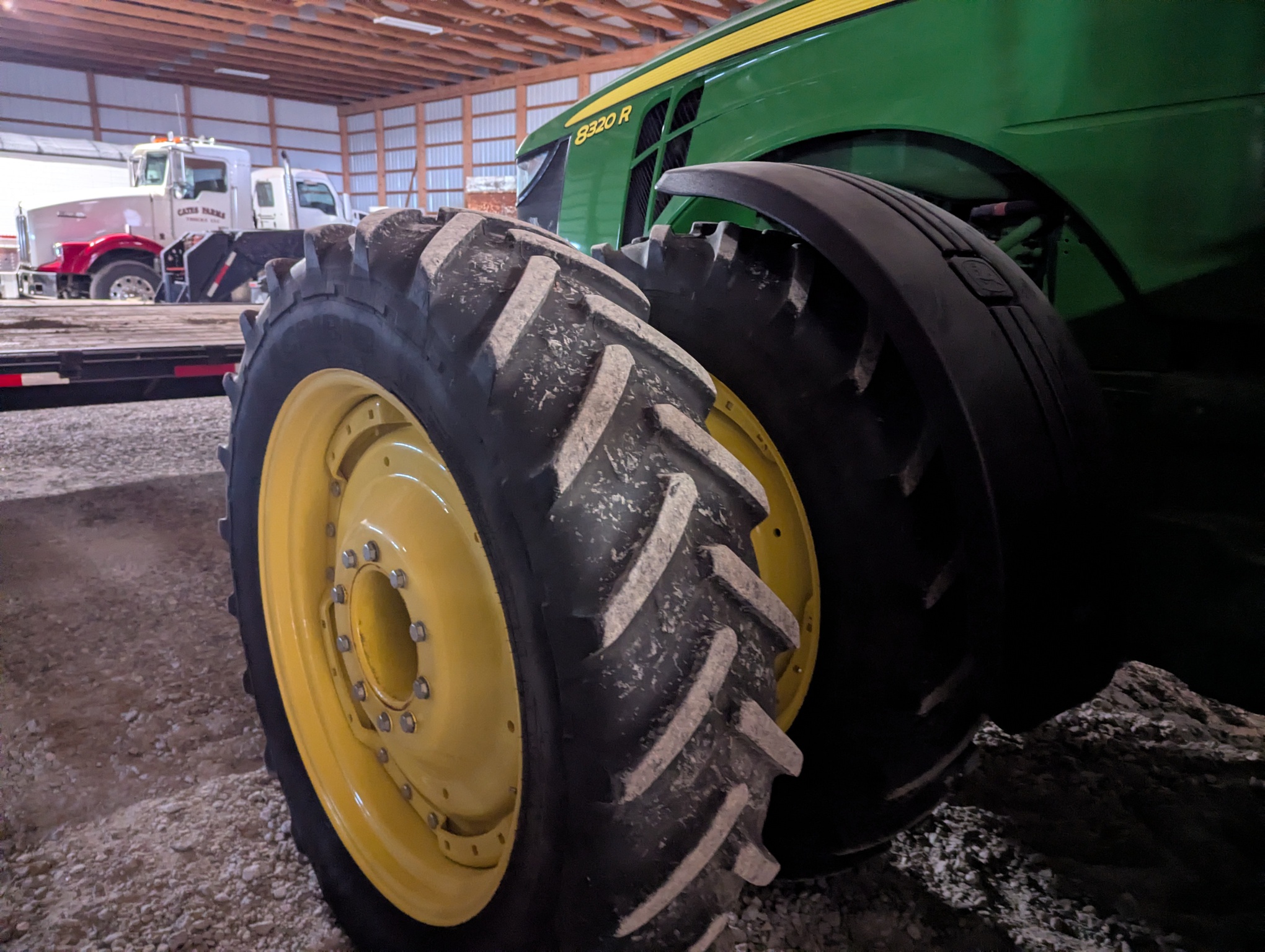 2017 John Deere 8320R Image 4