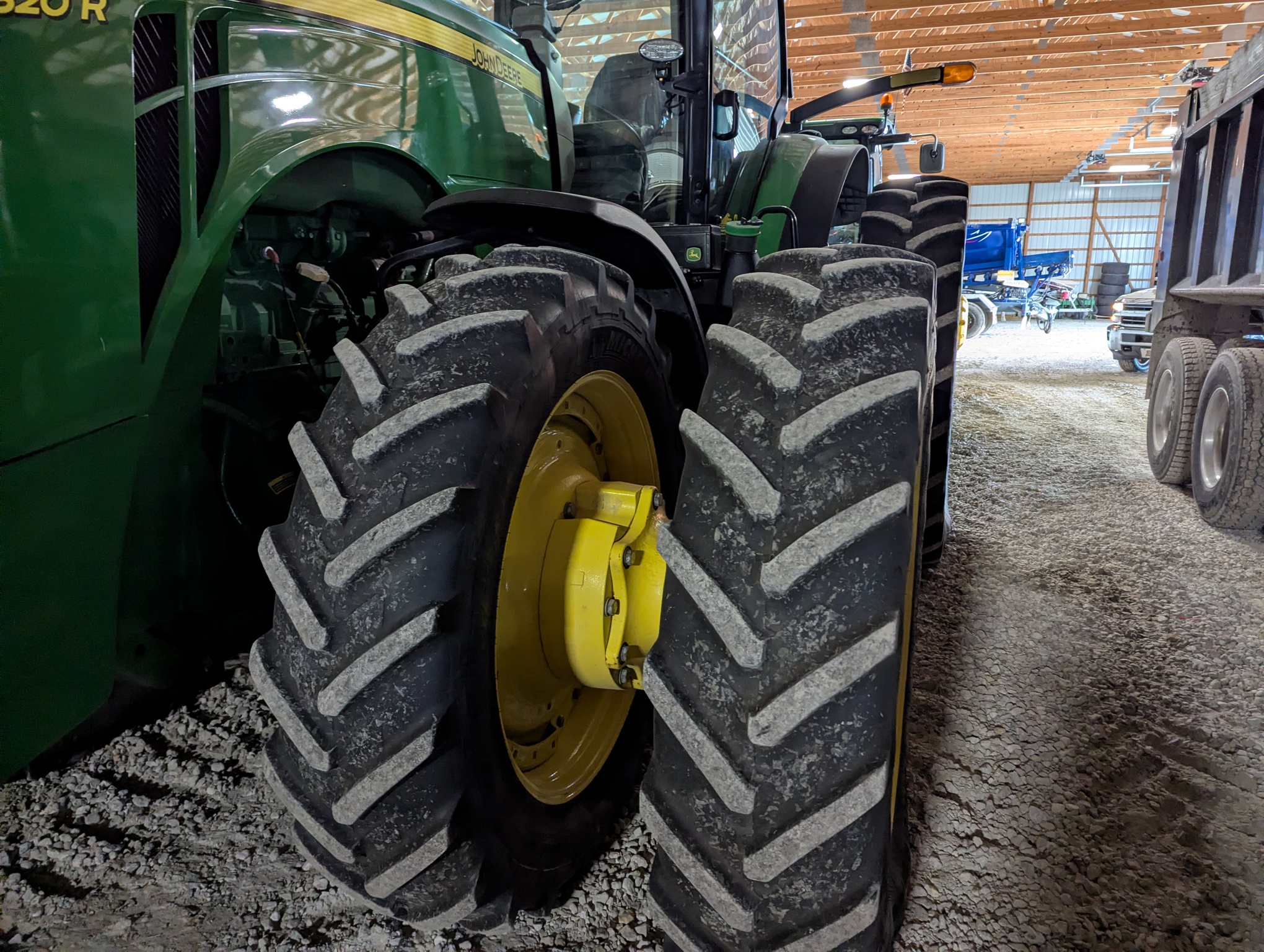 2017 John Deere 8320R Image 6
